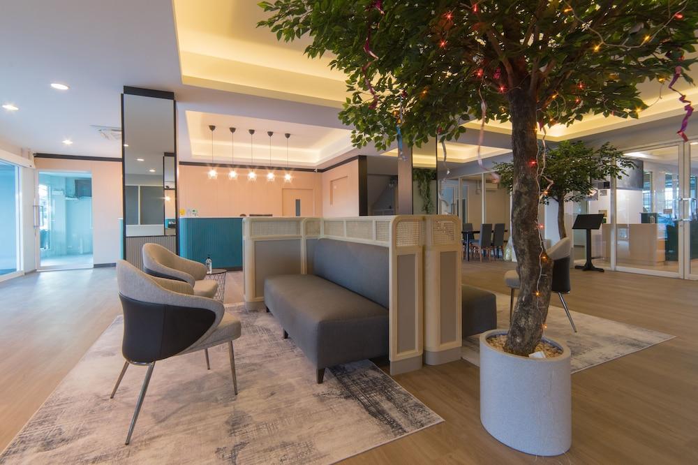 Отель Golden Jade Suvarnabhumi 3*